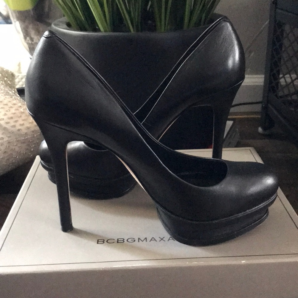 BCBG MaxAzria Pumps